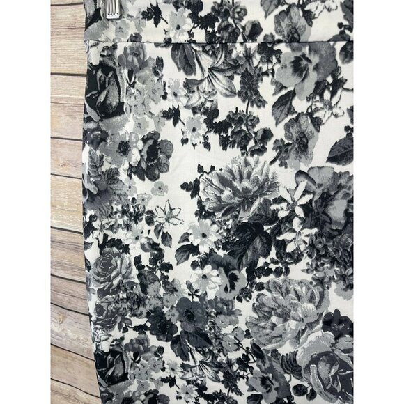 Mack Liam Medium Floral Pencil Skirt Pull On Gray White Roses Stretchy - Picture 5 of 11